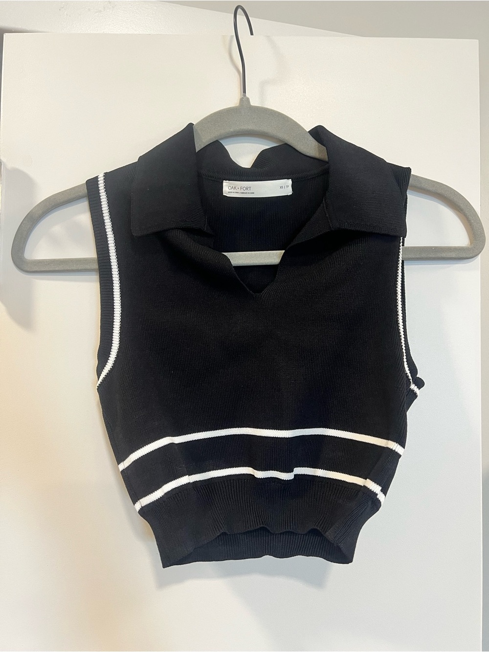 OAK + FORT Black Sleeveless Knit Polo Crop Top with White Trim